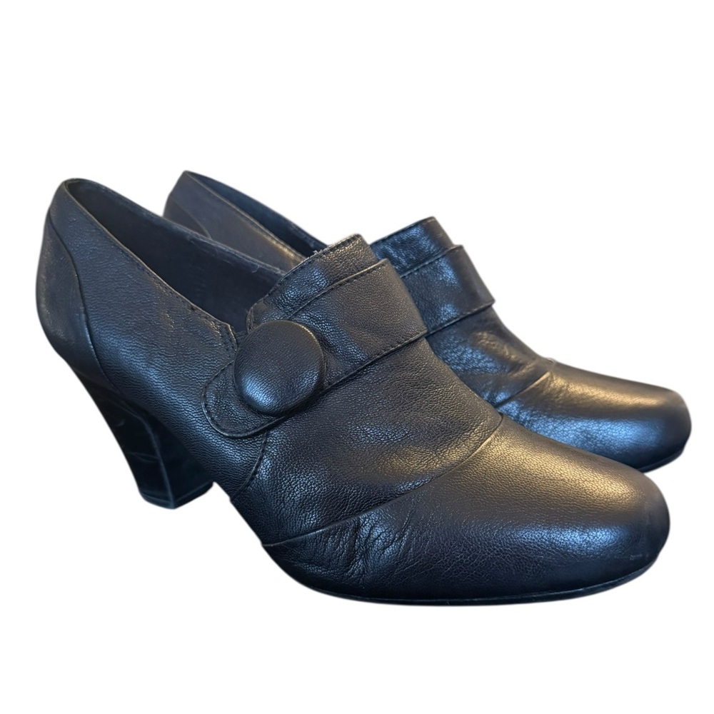 Clarks Bendables Black Leather Button Heels size 8 1/2 - Picture 1 of 10